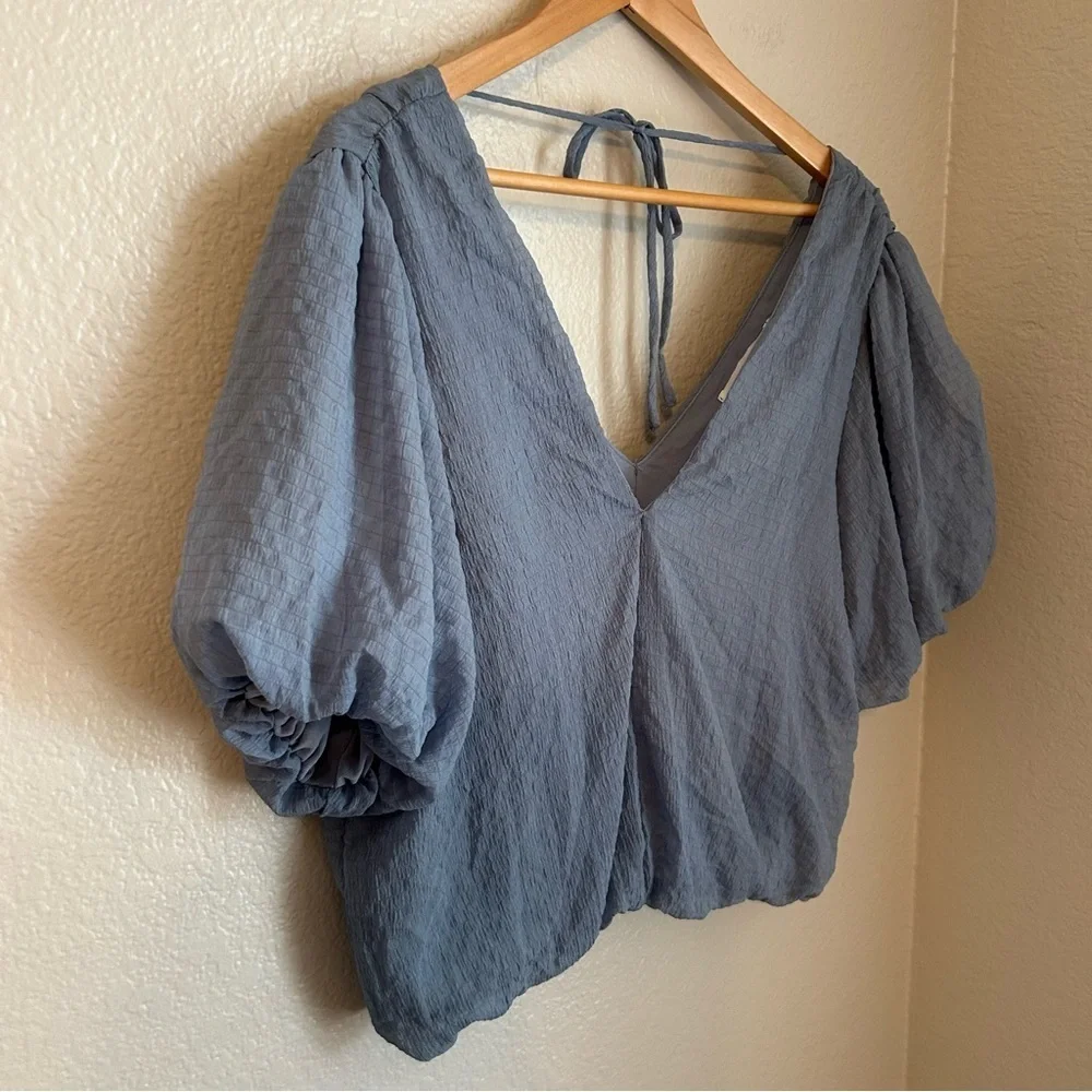 NWT, ASTR The Label Textured Tie Back Puff Sleeve V-Neck Cropped Blue Blouse, XL